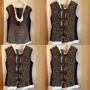 Curio Vest‎